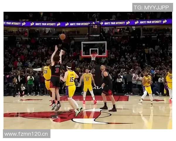 马克西上半场表现全面11投4中贡献12分3篮板4助攻1抢断1盖帽