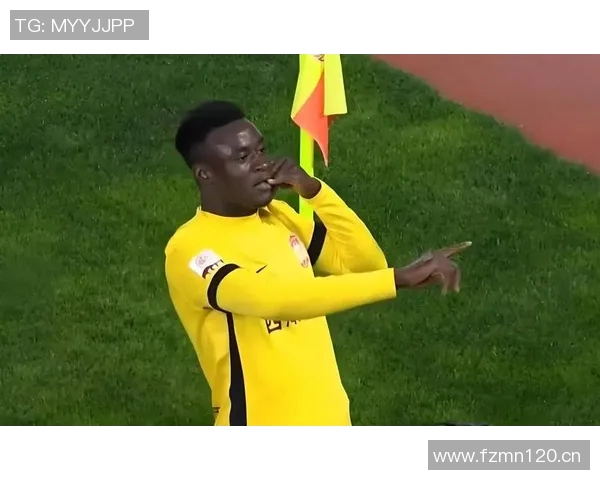 大连英博主场落后青岛西海岸阿齐兹精彩进球助队领先 大连英博主场落后青岛西海岸阿齐兹精彩进球助队领先