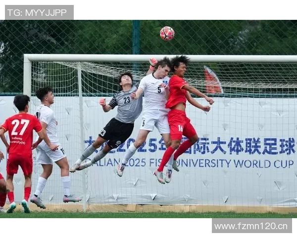 小杨激情泼水庆祝斯普利特首场胜利并获得比赛用球