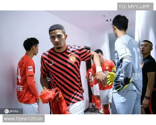 国际足联新规广告牌距离边线需保持1米以降低比赛风险