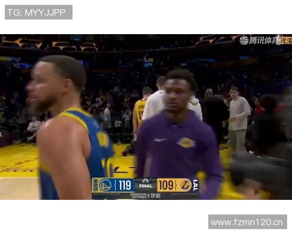 布朗尼被包夹失误库里反击背传希尔德意外失球引发争议