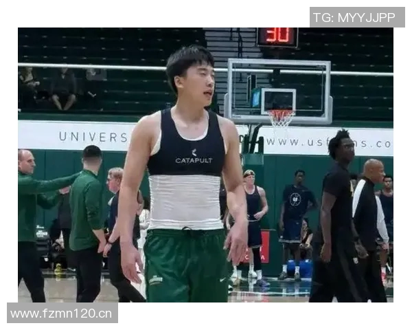 赵维伦在旧金山大学训练照曝光展现强壮身材引发网友热议