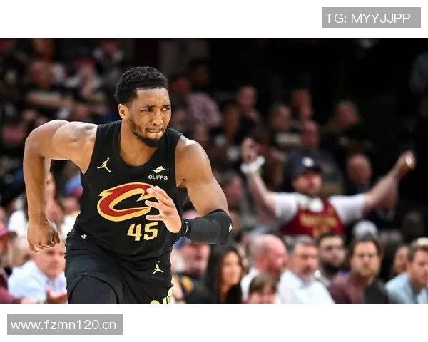 杰伦布朗三节狂砍30分5篮板助力球队进攻势头强劲